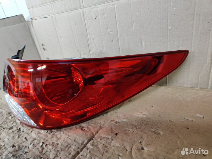 Фонарь правый Solaris 1 c 10-14г.в целый оригинал