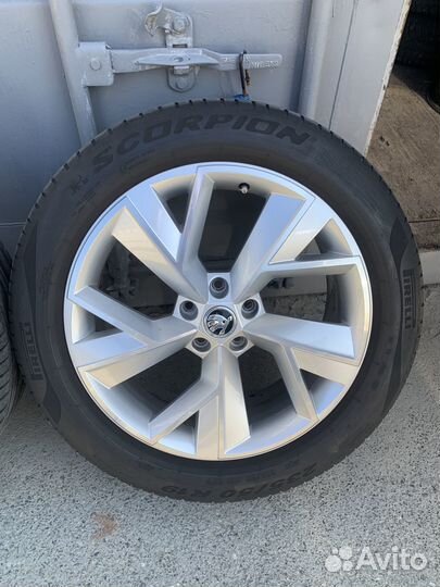 Оригинальные диски Skoda R19 с резиной