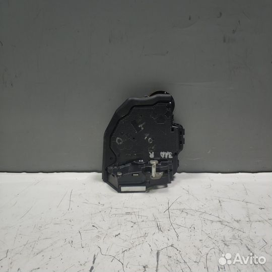 Замок задней правой двери Toyota RAV4 XA30