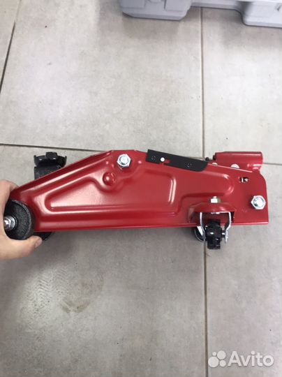 Домкрат подкатной 2 т