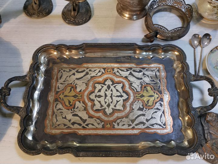 Старинные поднос зеркала лампа и другое