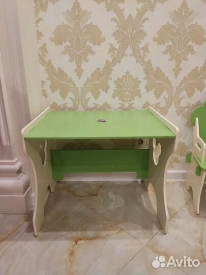 Детский стол и стульчик