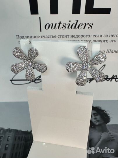 Серьги гвоздики в виде цветка