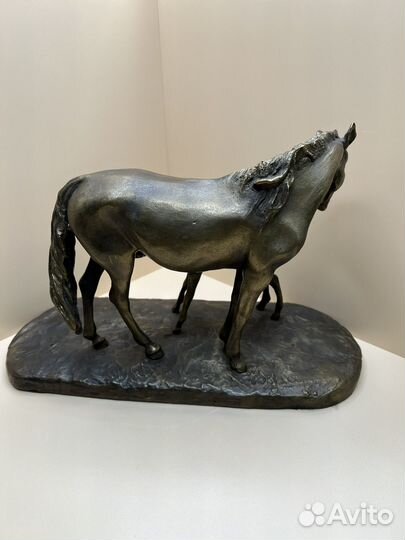 Бронзовая скульптура прогулка.Кони