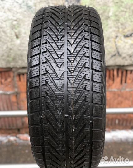 Vredestein Wintrac Xtreme 245/45 R17