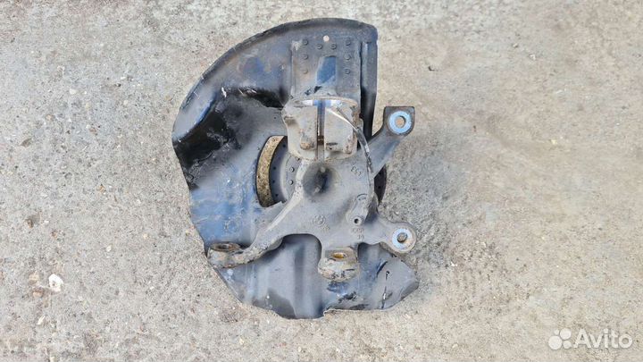 Поворотный кулак передний левый Бмв Е-46