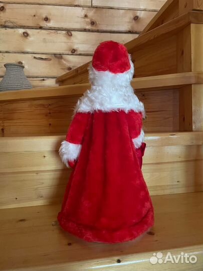 Дед мороз и снегурочка под елку