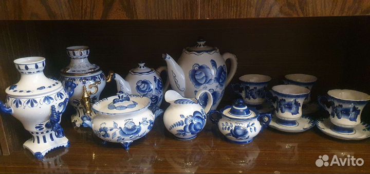 Гжелевый сервиз чайный, вазы, самовары