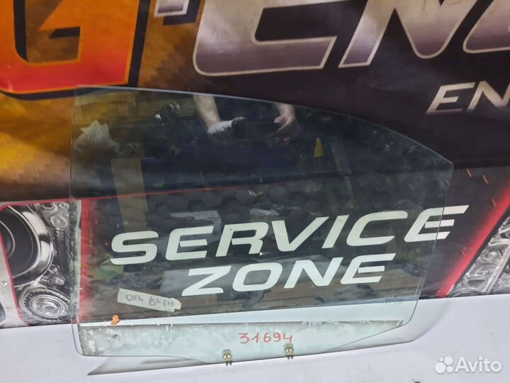 Стекло задней левой двери Mitsubishi Carisma хетчб