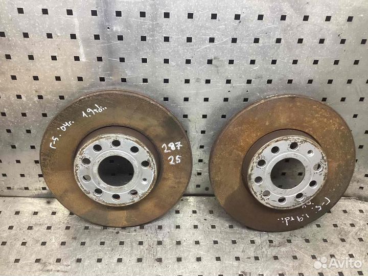 Диск тормозной передний Volkswagen Golf