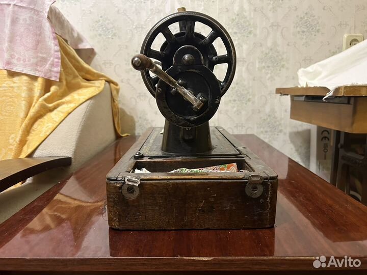 Швейная машина зингер