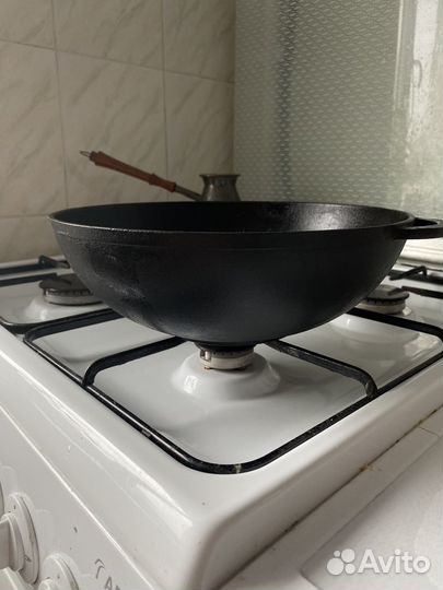 Чугунный казан с крышкой