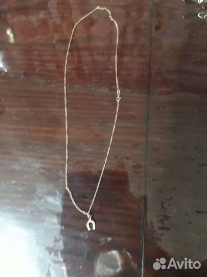 Золотая цепочка с подковой