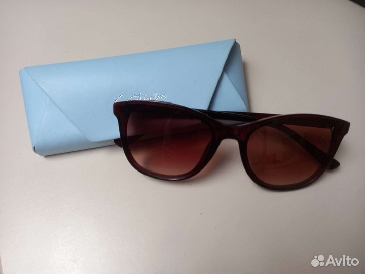 Солнцезащитные очки с чехлом