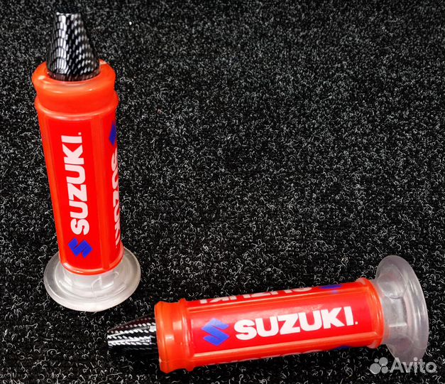 Ручки на руль - Грипсы Suzuki Красные