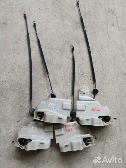 Замок двери Фольксваген Тауран