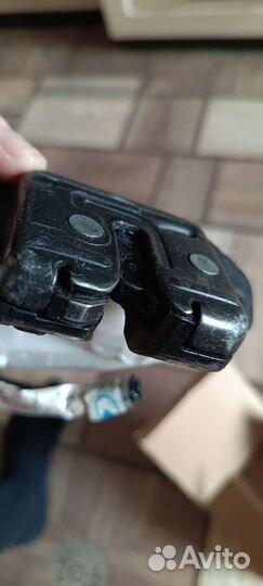 Замок багажника Toyota aqua