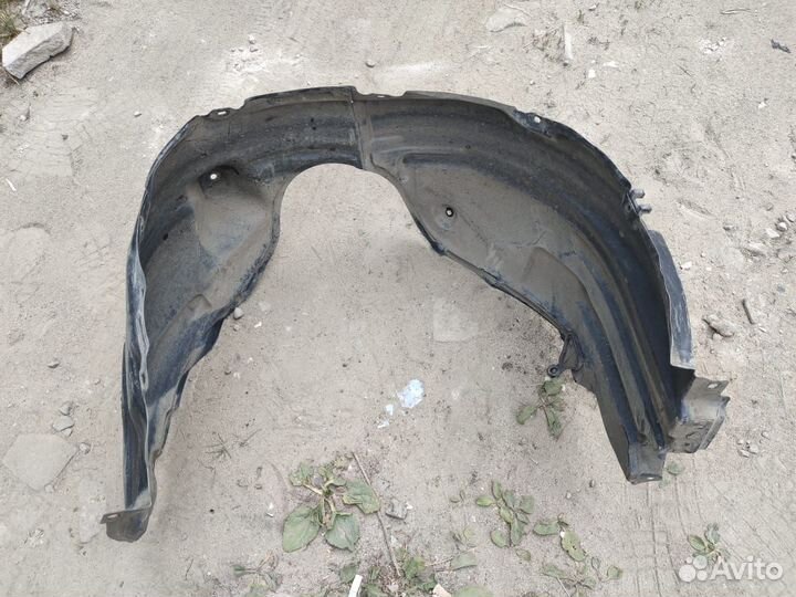 Подкрылок передний правый Toyota Camry V55