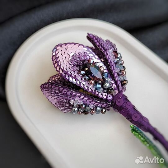 Брошь крокус