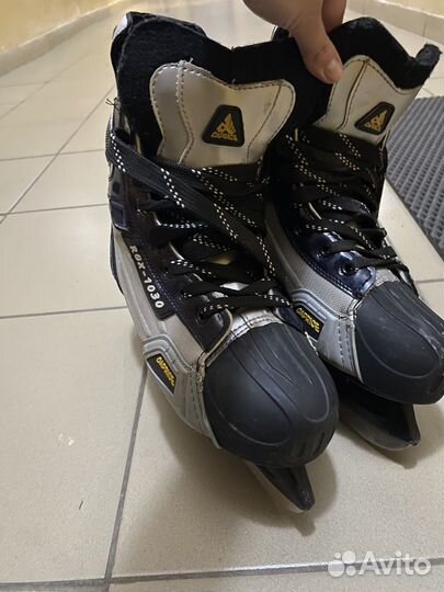 Хоккейные коньки caprice