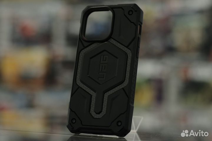 Чехол UAG Monarch Pro с MagSafe для iPhone 15 Pro