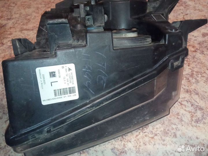 Фара левая Chevrolet Tahoe 2006-2014 22853023