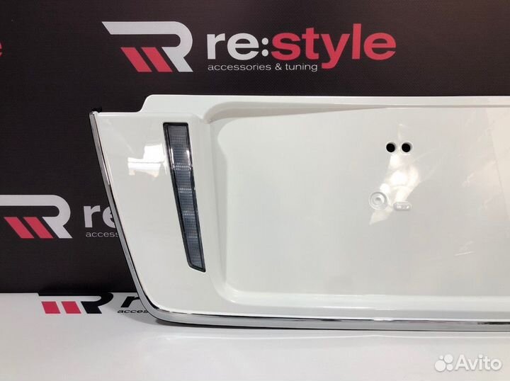 Накладка под номер на 5-ю дверь Lexus LX570 R249