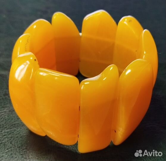 Браслет из бакелита 102 гр. имитация янтаря