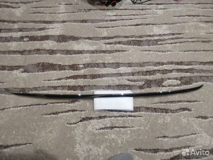 Новый хром молдинг на дверь багажника Lexus NX 2