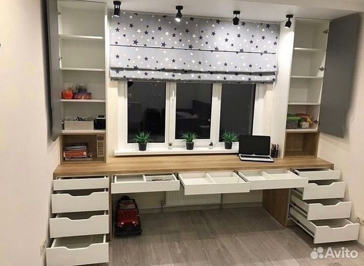 Рабочая зона у окна IKEA