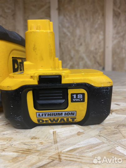 Нивелир Dewalt DW079