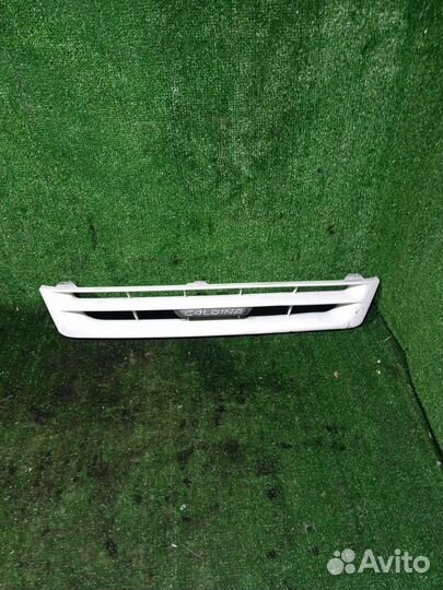 Решетка радиатора Toyota Caldina