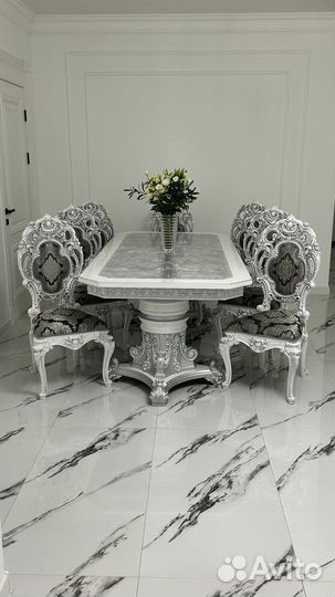 Кухонный стол и стулья