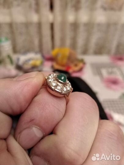 Кольцо с бриллиантами и изумрудом