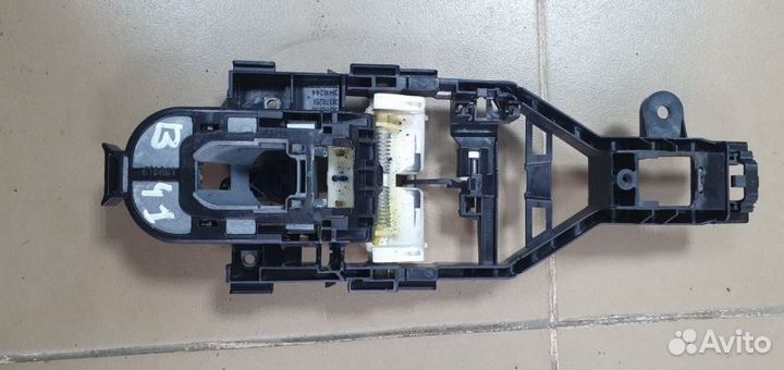 Кронштейн ручки двери передний левый Volvo Xc60