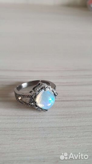 Серебряное кольцо с опалом