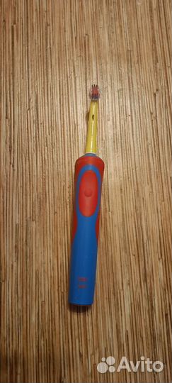 Детская электрическая зубная щетка Oral B