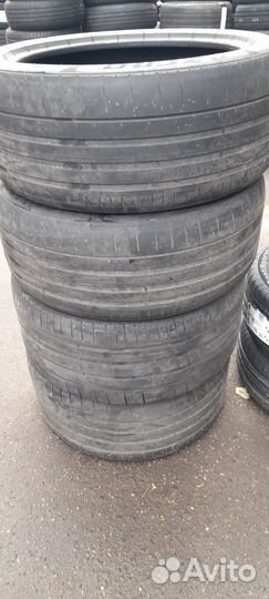 Pirelli P Zero 285/40 R22 и 325/35 R22