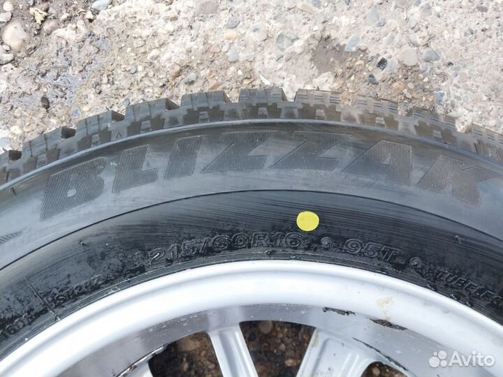 Bridgestone Blizzak Spike-02 215/60 R16 95T