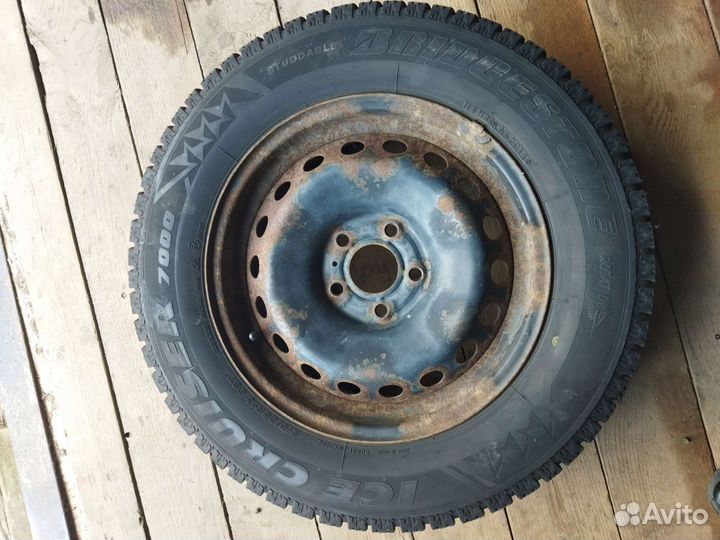 Bridgestone Ice Cruiser 7000 215/65 R16 98T