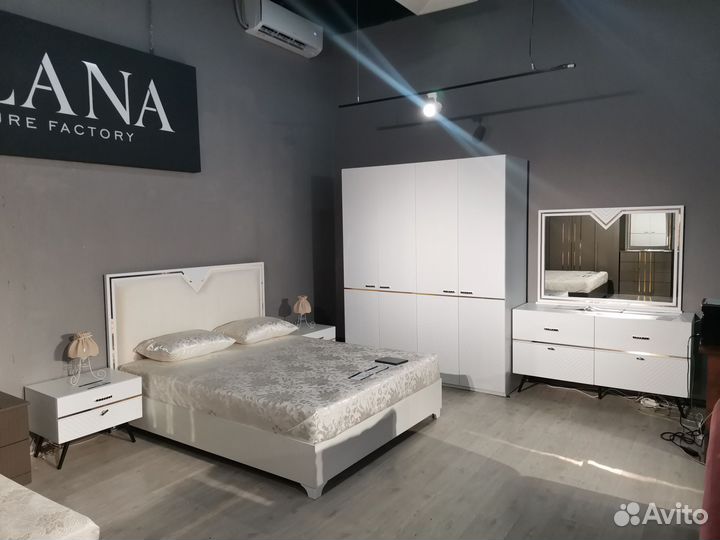 Спальный гарнитур парма