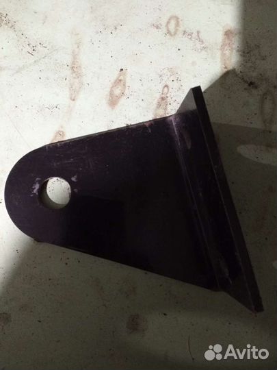 Буксировочный крюк тойота