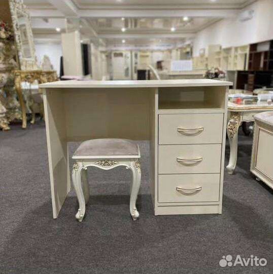 Столик для учёбы