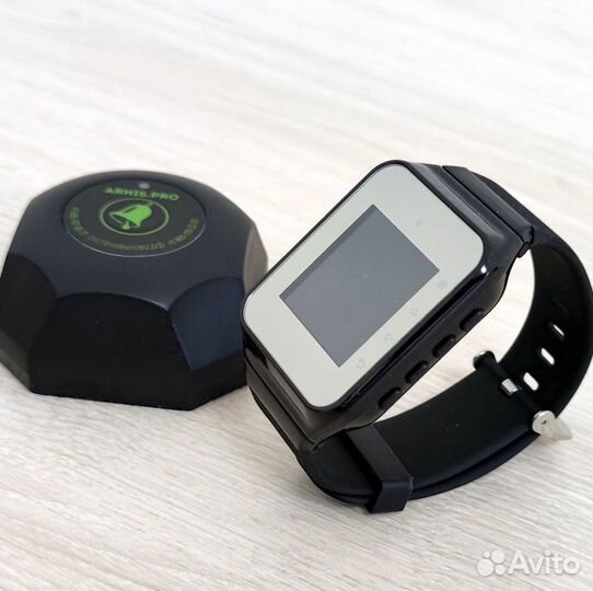 Кнопка вызова персонала и часы в ассортименте