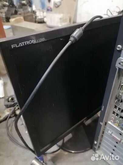 Системный блок с монитором