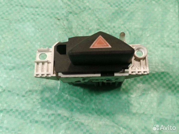 Кнопка аварийной сигнализации Ford Focus 1