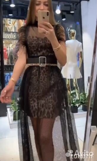 Платье с перьями