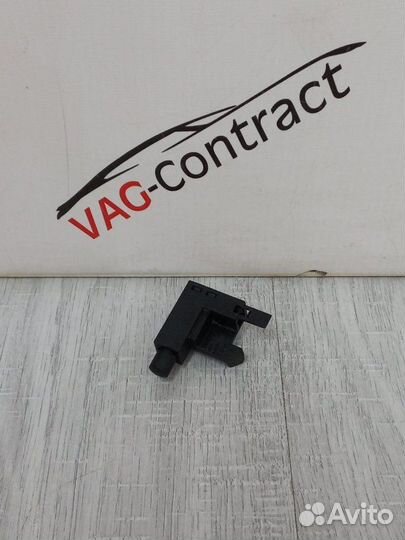 Выключатель концевой стояночного тормоза Skoda