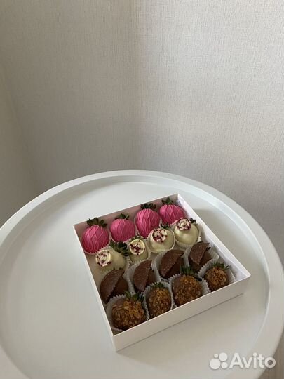 Клубника в шоколаде, сладкие подарки