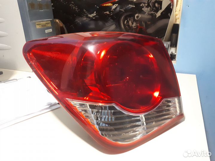 Задний внутренний фонарь на chevrolet cruze левый